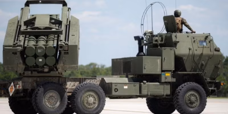M142 HIMARS là một hệ thống pháo phản lực hạng nhẹ được phát triển từ những năm 1990 dành cho Lục quân Hoa Kỳ, được dựa trên khung gầm của xe tải M1140.