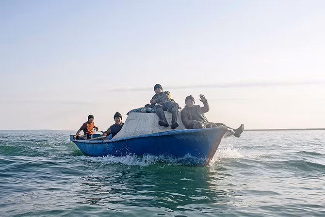 Các ngư dân Tastubek trở về vào cuối ngày. Mùa thu và mùa xuân là khoảng thời gian lý tưởng cho ngư dân đánh bắt cá.