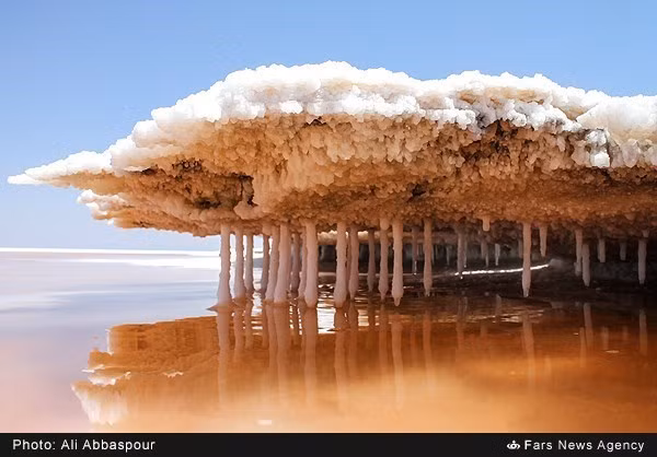 Cảnh đẹp hiếm thấy ở hồ Urmia.
