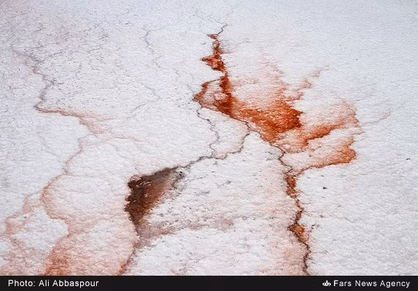 Đây là hồ nước mặn lớn thứ 6 thế giới và lớn nhất ở Trung Đông.