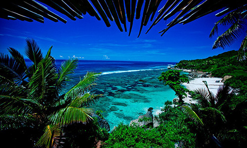 Bãi biển tuyệt đẹp dài 2,5 km.