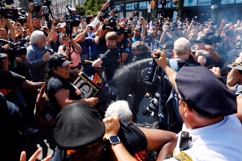 Cảnh sát Cleveland trấn áp những người biểu tình gần nơi diễn ra đại hội RNC hôm 20/7.