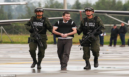 Daily Mail đưa tin, thẩm phán tòa án ở Manhattan (Mỹ) đã kết án 35 năm tù giam đối với trùm ma túy khét tiếng Colombia Daniel Barrera hay còn được biết đến với biệt danh “El Loco”.