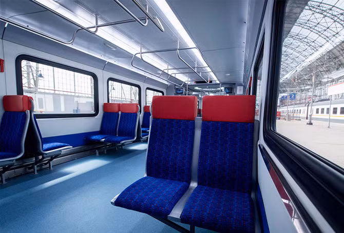 Khoang xe lửa chạy điện mới tại ga đường sắt Kievsky.