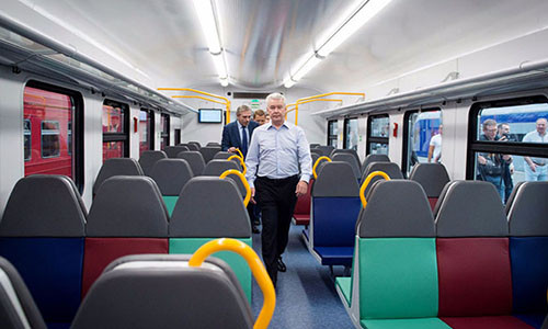 Thị trưởng Moscow Sergei Sobyanin trên xe lửa điện mới ở nhà ga Kievsky.