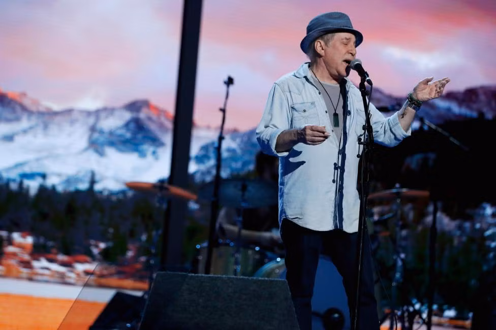 Ca sĩ Paul Simon luyện tập trước khi đại hội DNC diễn ra.