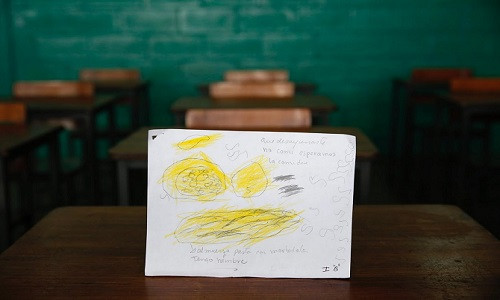 Được biết, một số em nhỏ trong 478 học sinh mẫu giáo và tiểu học không được ăn sáng trước khi tới lớp. Nhiều đứa trẻ khác chỉ ăn tạm bánh mỳ hay bánh arepa,...