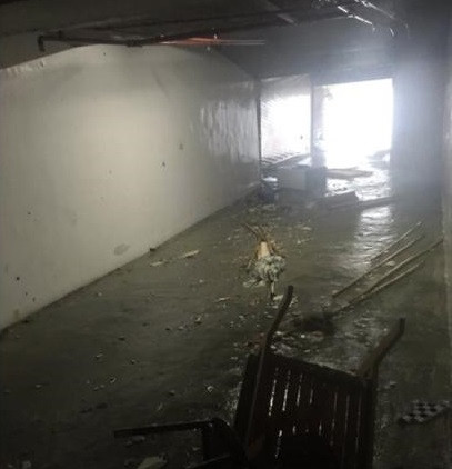 Bên trong một tòa nhà ở Taitung bị ảnh hưởng bởi cơn bão. Ảnh James Reynolds).