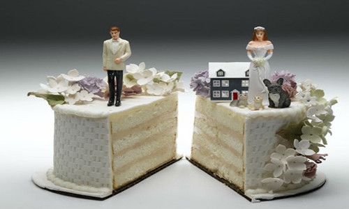 Kinh Thánh cũng cấm các cặp vợ chồng ly hôn mặc dù bạn đời ngoại tình, phản bội.