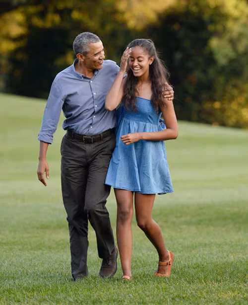 Tổng thống Obama và con gái ở Nhà Trắng ngày 23/8/2015.