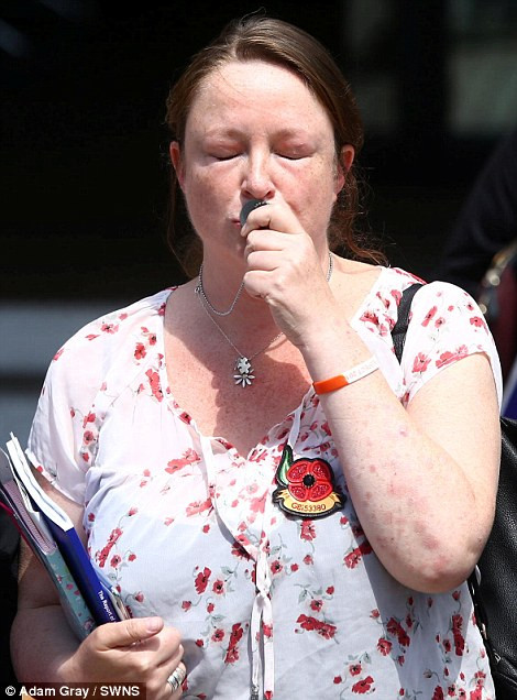 Được biết, em trai của Sarah là Bob đã thiệt mạng trong cuộc chiến tại Iraq.