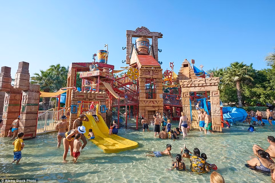 Aquaventure là công viên nước tuyệt đẹp ở thành phố Dubai, Các Tiểu vương quốc Ả-rập Thống nhất (UAE). Aquaventure được bình chọn là công viên nước số 1 tại Trung Đông.