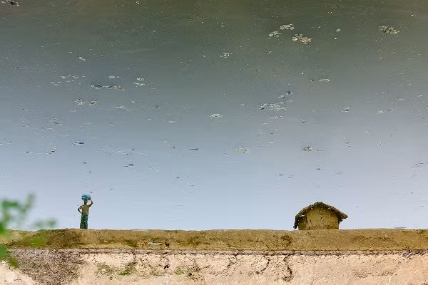 Mặc dù là một trong những quốc gia bị ảnh hưởng nhiều nhất bởi tình trạng biến đổi khí hậu nhưng Banglesh lại thải ra rất ít lượng khí độc hại gây ra hiện tượng này.