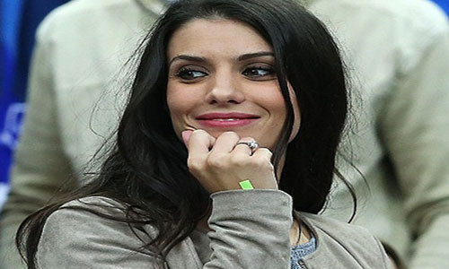 Ludivine Sagna, vợ của Bacary Sagnaof - Pháp.