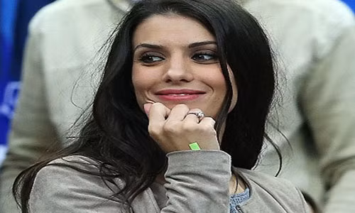 Ludivine Sagna, vợ của Bacary Sagnaof - Pháp.