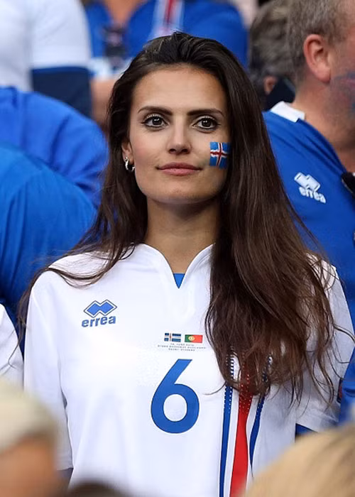 Ragnheidur Theodorsdottir, bạn gái của Ragnar Sigurdsson - Iceland.