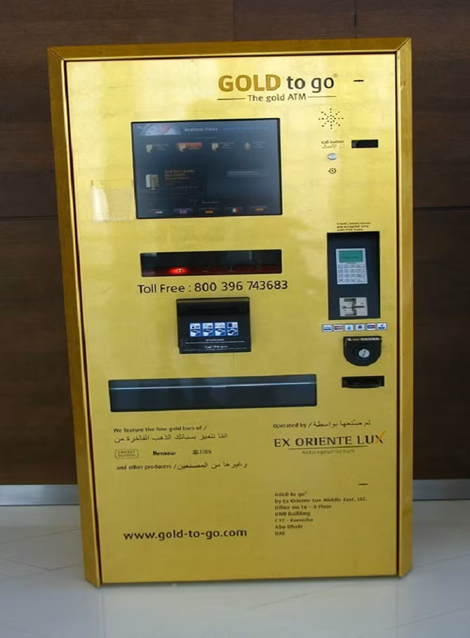 Hình ảnh độc về chiếc ATM bằng vàng ở thành phố Dubai.
