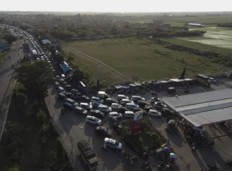 Ket xe hon 20 gio o Indonesia, 18 nguoi thiet mang