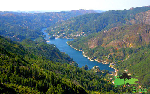 Công viên Quốc gia Bồ Đào Nha có cảnh quan rất đẹp với những con đường mòn, những con suối quyến rũ chảy róc rách cùng phong cảnh núi non hùng vĩ. ảnh: lima-escape.pt