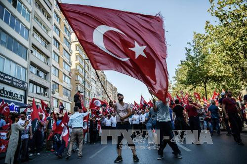 Hau dao chinh, Tho Nhi Ky bat 42 nha bao