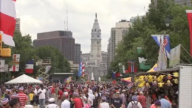 Người dân địa phương và các du khách tham gia hoạt động kỷ niệm ngày Quốc khánh Mỹ ở Delaware Valley.