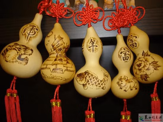 Hồ lô cũng có tác dụng trừ tai giải ách, có thể làm sạch từ trường bất lợi xung quanh bạn giúp bạn tìm lại nguồn năng lượng tốt.