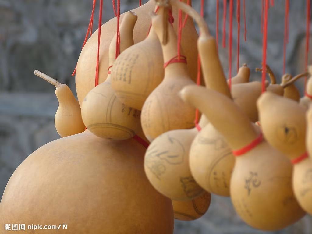 Ngoài ra, hồ lô còn có tác dụng hút nạp khí độc của bệnh tật, bảo vệ phúc lộc và phú quý.