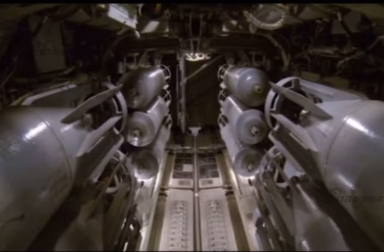 Bên trong khoang bom Tu-22M3 với các quả bom loại FAB-250. Không rõ các máy bay Tu-22M3 thực hiện phi vụ này với bao nhiêu quả bom, tuy nhiên theo thiết kế nó có thể mang tổng cộng 69 bom.