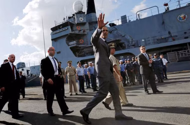 Tổng thống Mỹ Barack Obama tuần qua đã có chuyến thăm lên soái hạm Hải quân Philippines BRP Gregorio del Pillar (PF-15). Đáng lưu ý, chiếc tàu chiến này vốn là tàu tuần duyên lớp Hamliton do Mỹ cung cấp cho Philippines nhằm giúp nước này tăng cường sức mạnh hải quân.