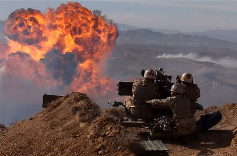 Quầng lửa khổng lồ bùng lên giữa thao trường diễn ra cuộc tập trận lớn hôm 17/11 của Quân đội Iran.