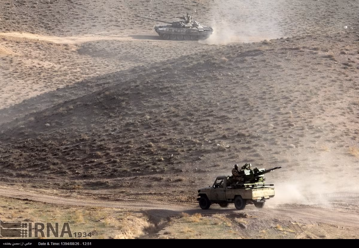 Các xe cơ động mang pháo phòng không 23mm đi cùng đội hình tăng T-72 yểm trợ.