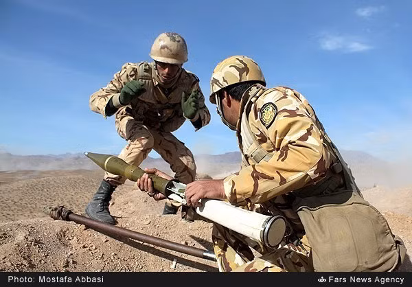 Khẩn trương nạp đạn 73mm SPG-9.