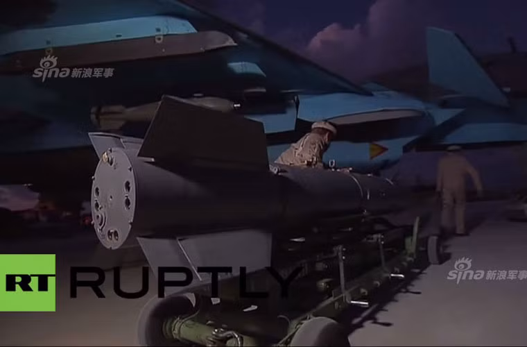 KAB-500Kr sử dụng hệ thống dẫn hướng quang truyền hình với cảm biến hình ảnh chỉ sử dụng trong điều kiện ban ngày. Bom được dẫn đến mục tiêu theo công nghệ so sánh hình ảnh tương phản DSMAC. Nhờ công nghệ này nên bom có độ chính xác rất cao, tầm khóa mục tiêu từ 15-17km tùy điều kiện tầm nhìn, bán kính lệch mục tiêu 4-7m.