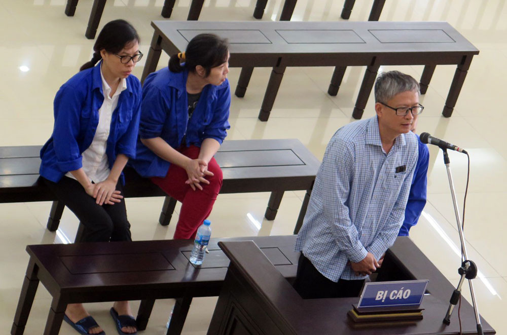 Ông Đinh Mạnh Thắng xuất hiện tại Tòa với mái tóc bạc trắng, gầy gò, tiều tụy hơn so với phiên tòa sơ thẩm. Nguồn ảnh: Vietnamnet