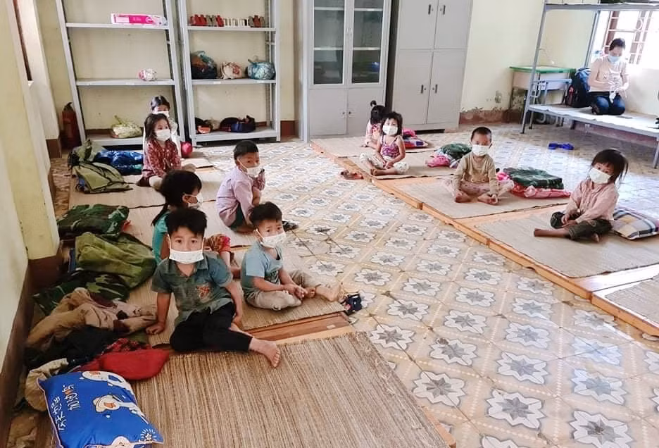 COVID-19 khien nhieu tre mo coi: Thu tuc nhan nuoi the nao?