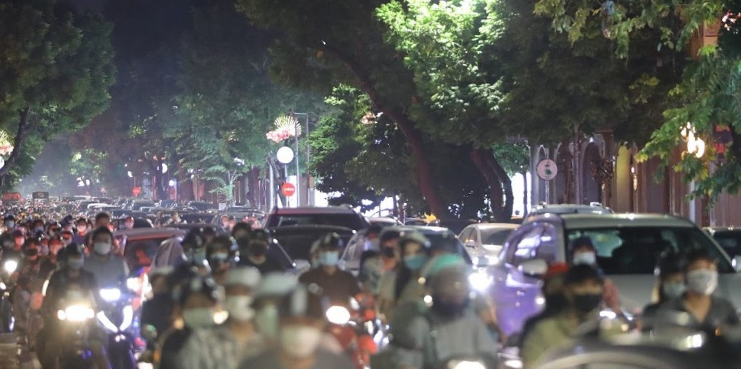 Thu tuong yeu cau Bo Cong an xu nghiem tap trung dong nguoi