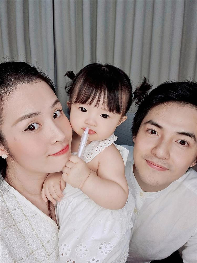 Ong Cao Thang roi hoi 'chi follow minh em', co gai thu 2 la ai?-Hinh-4