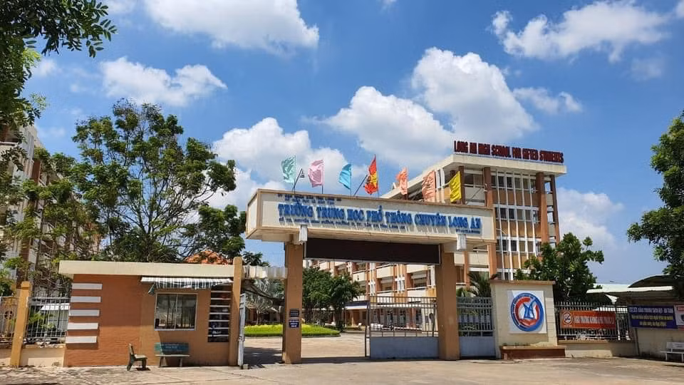 Ngày 18/9, dự kiến Long An sẽ khai giảng trực tiếp tại 8 huyện vùng xanh và huyện Châu Thành. Mỗi lớp sẽ có đại diện 5 - 10 học sinh tham dự. Những địa phương còn lại sẽ khai giảng bằng hình thức trực tuyến.