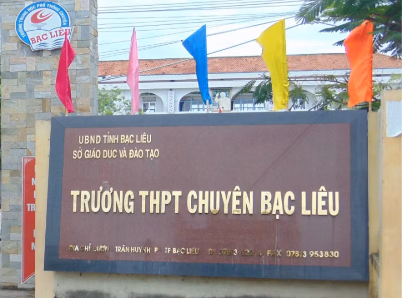  Tỉnh Bạc Liêu: Sở Giáo dục, Khoa học và Công nghệ tỉnh này đã đề xuất miễn học phí cho hơn 160.000 học sinh trong học kỳ I, năm học 2021 - 2022. Hiện UBND tỉnh đang xem xét và xin ý kiến HDNĐ tỉnh với chủ trương miễn học phí.