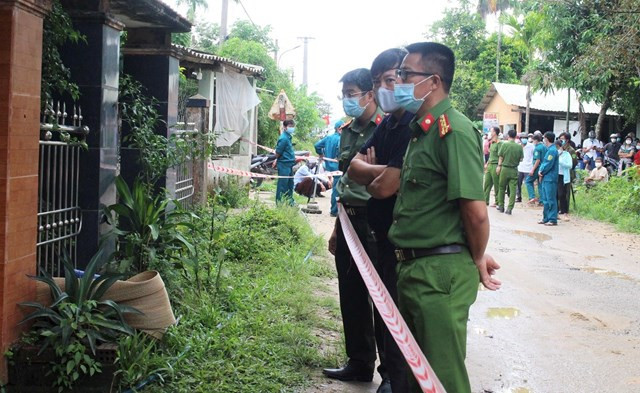  Nguyên nhân 2 vợ chồng tử vong tại Quảng Nam: Công an tỉnh Quảng Nam cho biết, vụ nổ tại ngôi nhà ở thôn Phường Thuốc, xã Tiên Phong, huyện Tiên Phước, tỉnh Quảng Nam khiến 2 vợ chồng tử vong nghi là do chế tạo mìn. Trước đó, ngày 3/9, tại thôn Phường Thuốc, xã Tiên Phong đã xảy ra vụ nổ nghi do mìn khiến 2 vợ chồng ông Nguyễn Minh (59 tuổi) và bà Nguyễn Thị Loan (56 tuổi) tử vong, còn ngôi nhà cấp bị đổ sập hư hỏng hoàn toàn.