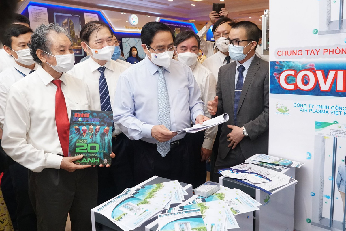 Những sản phẩm mang tính thời sự phục vụ công tác phòng chống dịch COVID-19 của đội ngũ trí thức Việt Nam được Thủ tướng đánh giá cao.