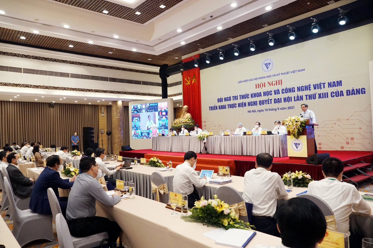 Thủ tướng Phạm Minh Chính phát biểu chỉ đạo Hội nghị. Thủ tướng nhấn mạnh, VUSTA là một trong những cái nôi ươm mầm KH&amp;CN hiệu quả, môi trường thuận lợi để tập hợp đội ngũ trí thức KH&amp;CN trong và ngoài nước phát huy tinh thần yêu nước, trách nhiệm công dân của đội ngũ trí thức, nơi để các trí thức KH&amp;CN thể hiện trí tuệ, sức sáng tạo và có những đóng góp tích cực cho đất nước. Đảng, Nhà nước luôn đánh giá cao sự nỗ lực và những kết quả của đội ngũ trí thức KH&amp;CN Việt Nam.