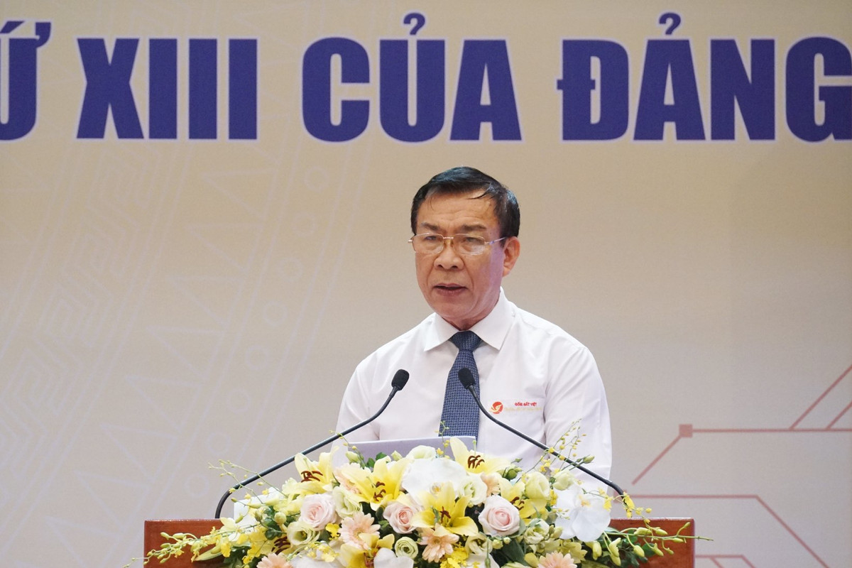 AHLĐ Nguyễn Quang Mâu, Chủ tịch HĐQT Công ty Gốm Đất Việt chia sẻ những câu chuyện của doanh nghiệp đã trải qua những giai đoạn khó khăn, tuy nhiên nhờ đầu tư nghiên cứu KH&amp;CN đã trở thành một trong những doanh nghiệp thành công trên thị trường và nhận được nhiều giải thưởng của Quỹ VIFOTEC.