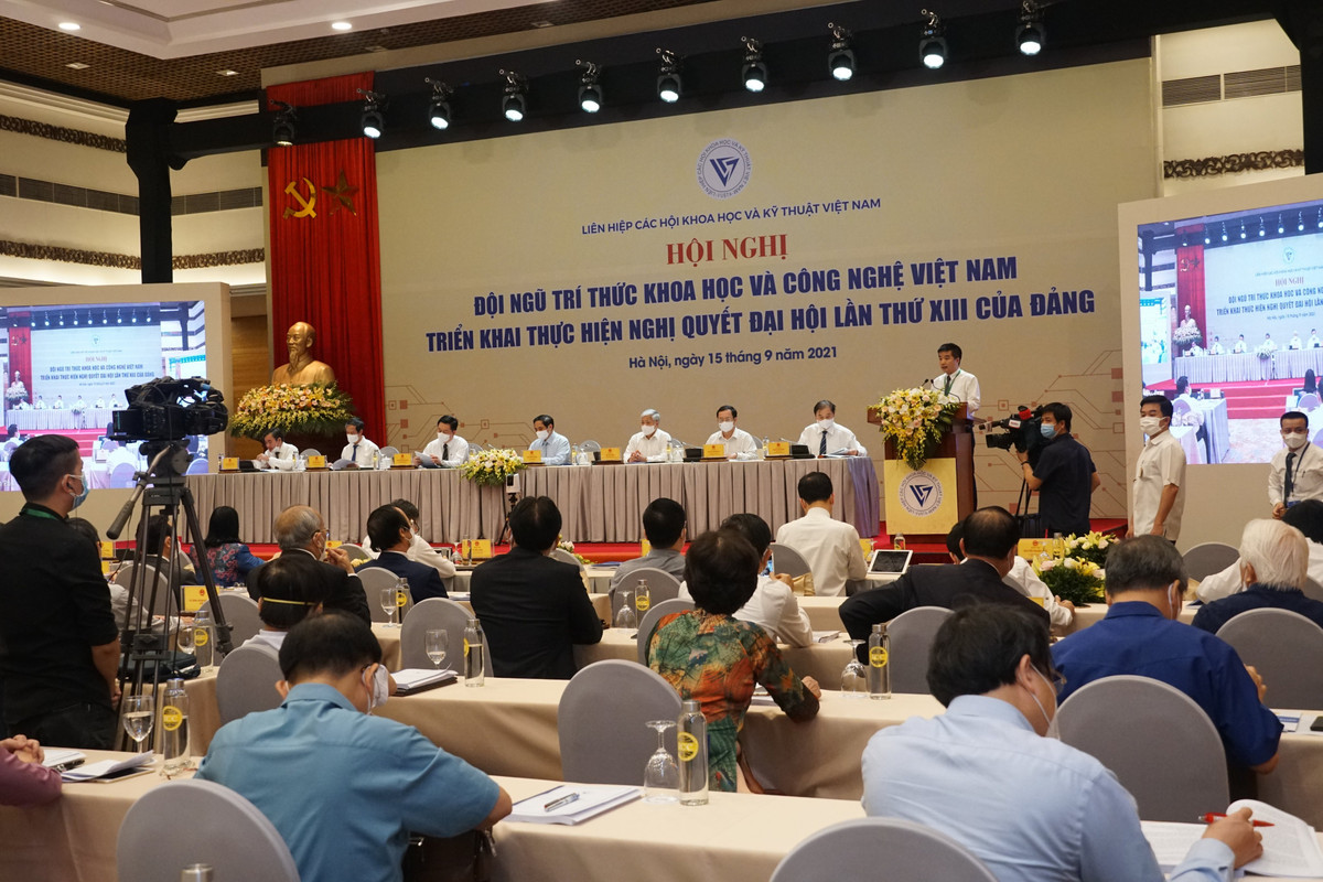 Ths Nguyễn Quyết Chiến, Tổng Thư ký VUSTA tuyên bố lý do, giới thiệu đại biểu tại Hội nghị.