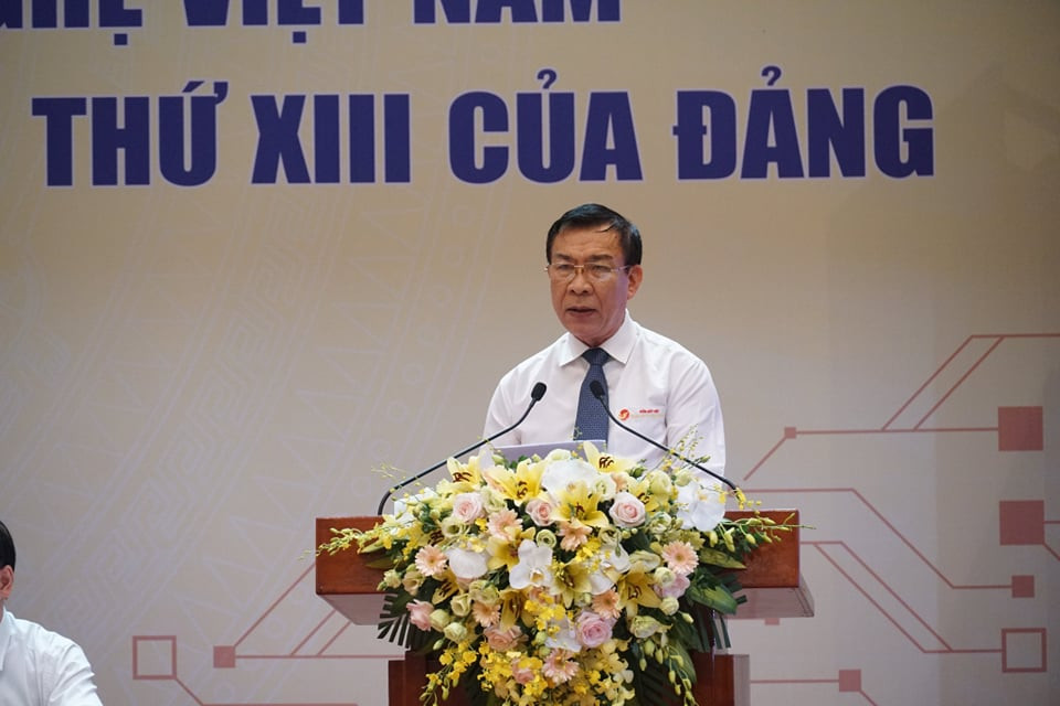 Gom Dat Viet Quang Ninh vuot kho nho dong luc sang tao cua Quy VIFOTEC