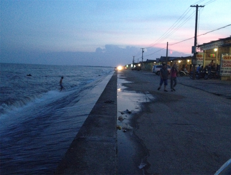 Nhiều người ví Quất Lâm như một " thiên đường tình dục" hay "thiên đường mại dâm" vì đa phần các ki ốt đều chứa gái bán dâm.