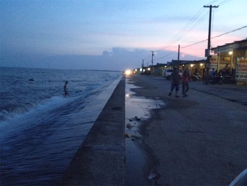 Nhiều người ví Quất Lâm như một " thiên đường tình dục" hay "thiên đường mại dâm" vì đa phần các ki ốt đều chứa gái bán dâm.