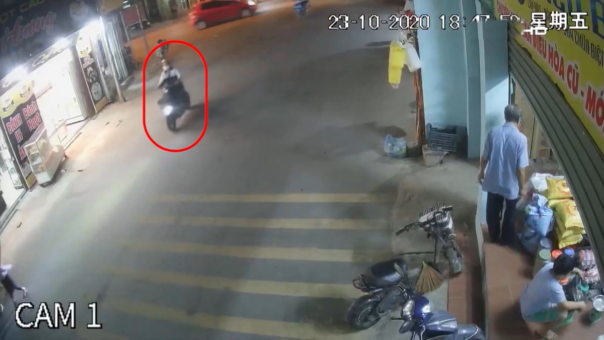 7h sáng ngày 24/10/2020, sau khi rà soát, kiểm tra thông tin không thu được kết quả gì. Cơ quan Công an nhận định, nhiều khả năng đã xảy ra án mạng nên đã tiến hành điều tra, truy vết. Qua trích xuất camera trên cung đường đi của cháu H., phát hiện khoảng 18h47', cháu H. có đi qua trước cửa một siêu thị tại ngã 3 Văn Phú, đoạn rẽ vào đường đê sông Nhuệ trên địa bàn.