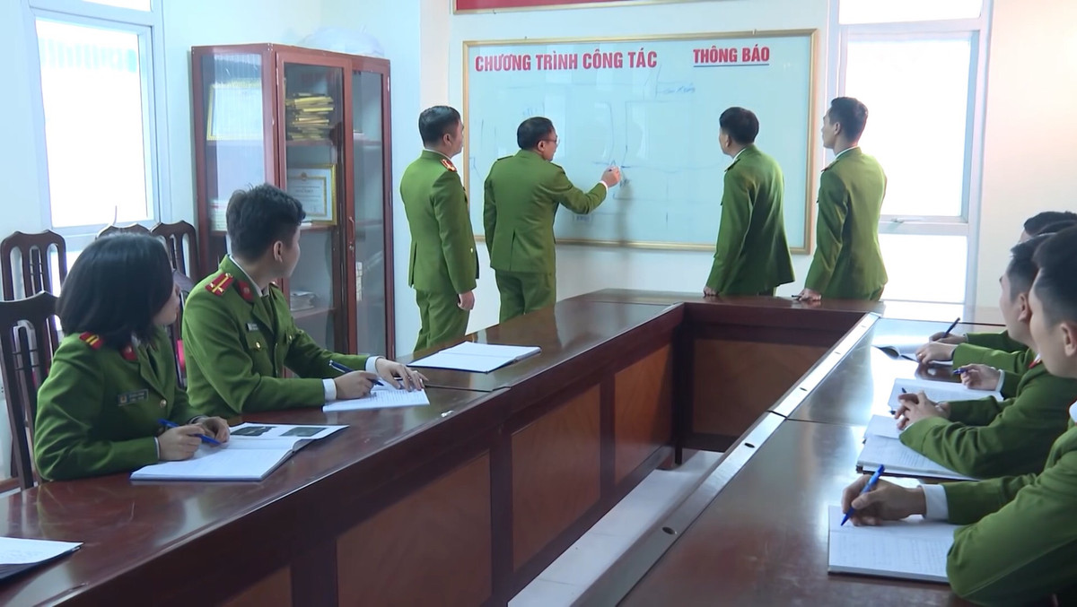 Cháu H. mất tích, balo giấu tại cánh đồng, Công an xác định khả năng đây là một vụ trọng án nên đã báo cáo lên Công an TP. Hà Nội. Lúc này, Công an TP. Hà Nội đã huy động hơn 400 cán bộ, chiến sĩ rà soát trên cánh đồng vì đặt giả thuyết cháu H. bị cướp, giết, hiếp trên cánh đồng.