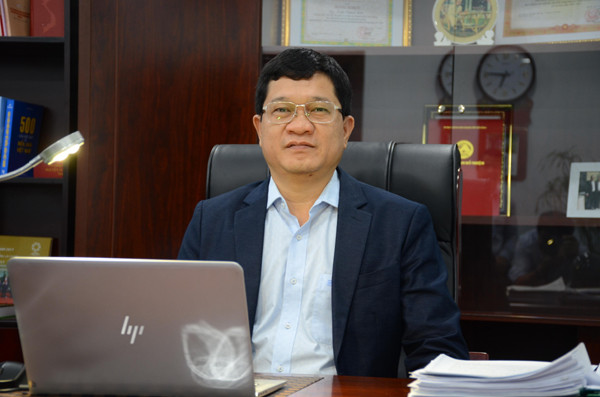 Trước khi làm Bí thư Quận ủy Liên Chiểu, ông Sơn đã trải qua các chức vụ Phó Giám đốc Sở Kế hoạch và Đầu tư, Phó Chánh văn phòng UBND TP. Đà Nẵng.